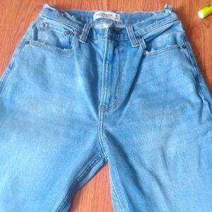 Abercrombie and Fitch Jeans size 2/26